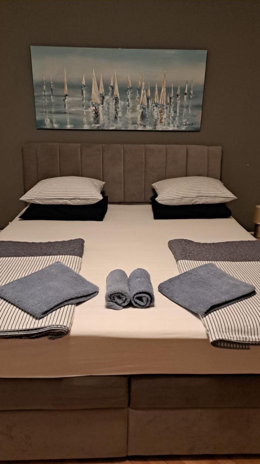 Suit B&R 스플리트 외부 사진