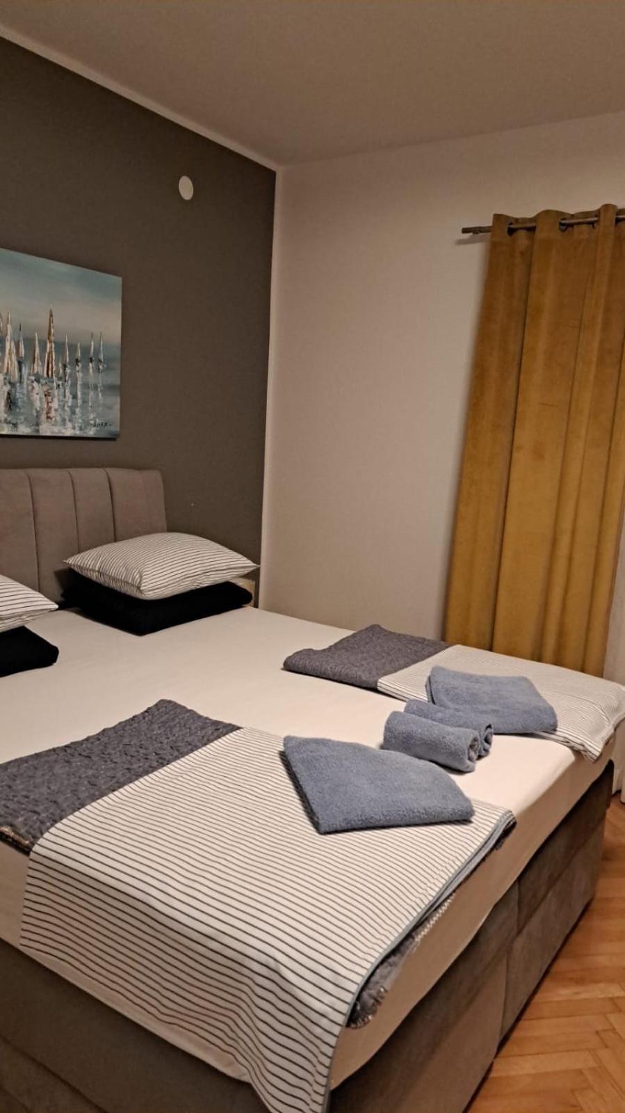 Suit B&R 스플리트 외부 사진